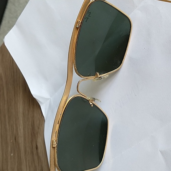 Elegant Ray-Ban Gold Frame Sunglasses - Picture 3 of 4